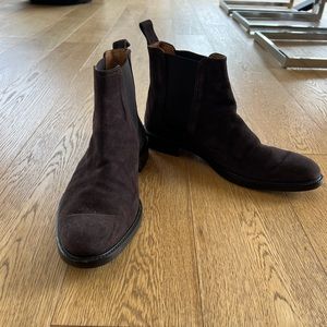 Brown suede Chelsea Boots